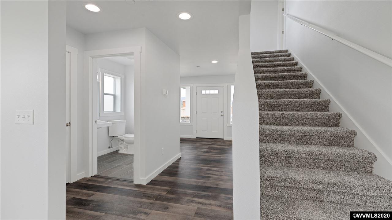 6301 Lakepointe Street Foster, OR 97345 - Photo 10 of 32
