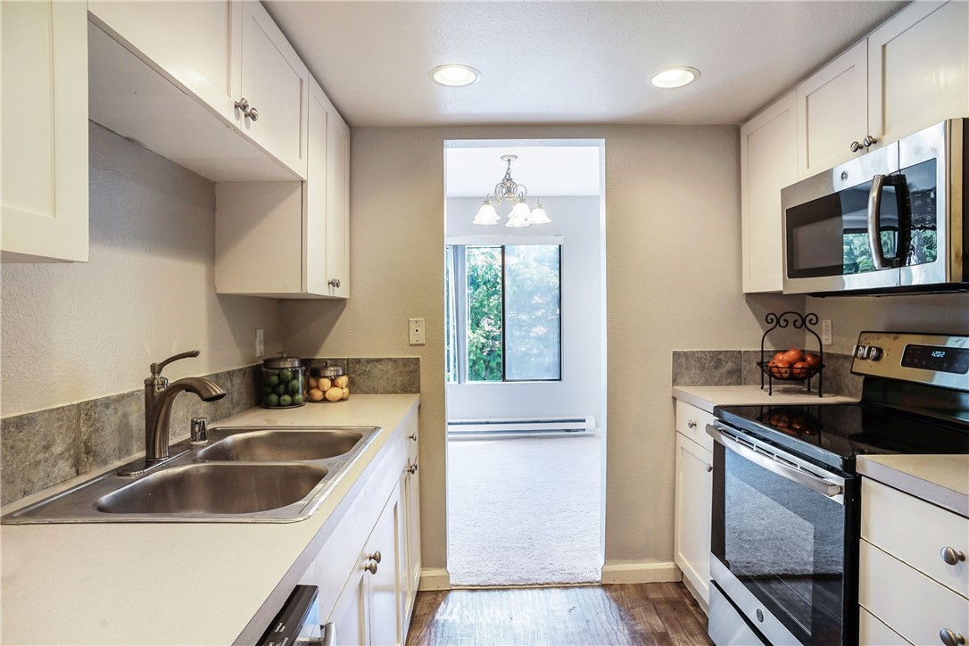 10424 Northeast 32nd Place, Unit C204 Bellevue, WA 98004 - Photo 11 of 23