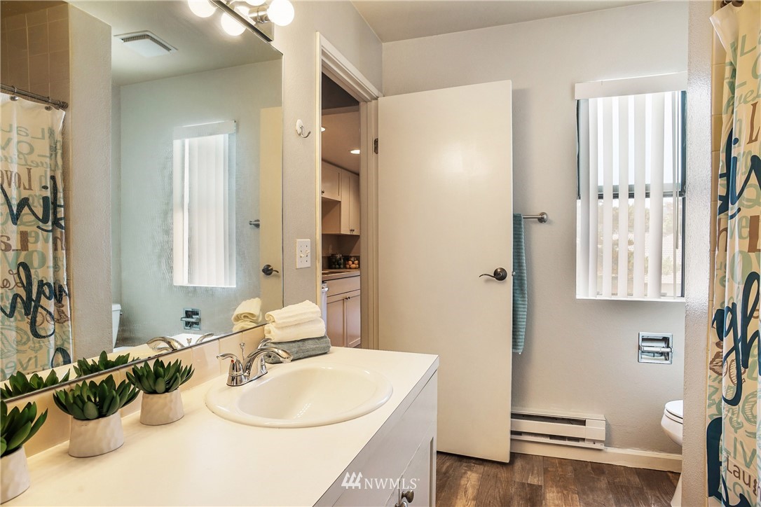 10424 Northeast 32nd Place, Unit C204 Bellevue, WA 98004 - Photo 14 of 23