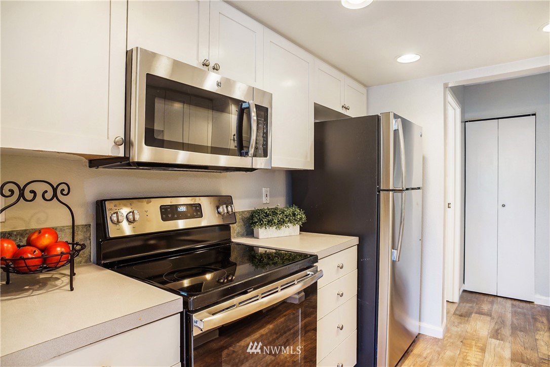 10424 Northeast 32nd Place, Unit C204 Bellevue, WA 98004 - Photo 9 of 23