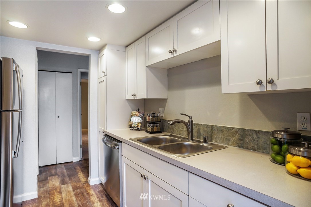 10424 Northeast 32nd Place, Unit C204 Bellevue, WA 98004 - Photo 10 of 23