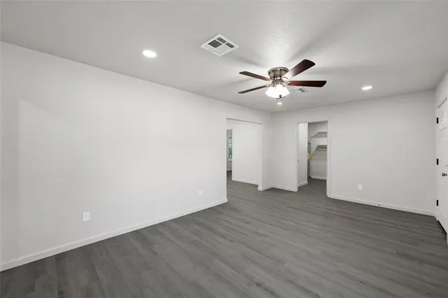 an empty room with fan and a ceiling fan