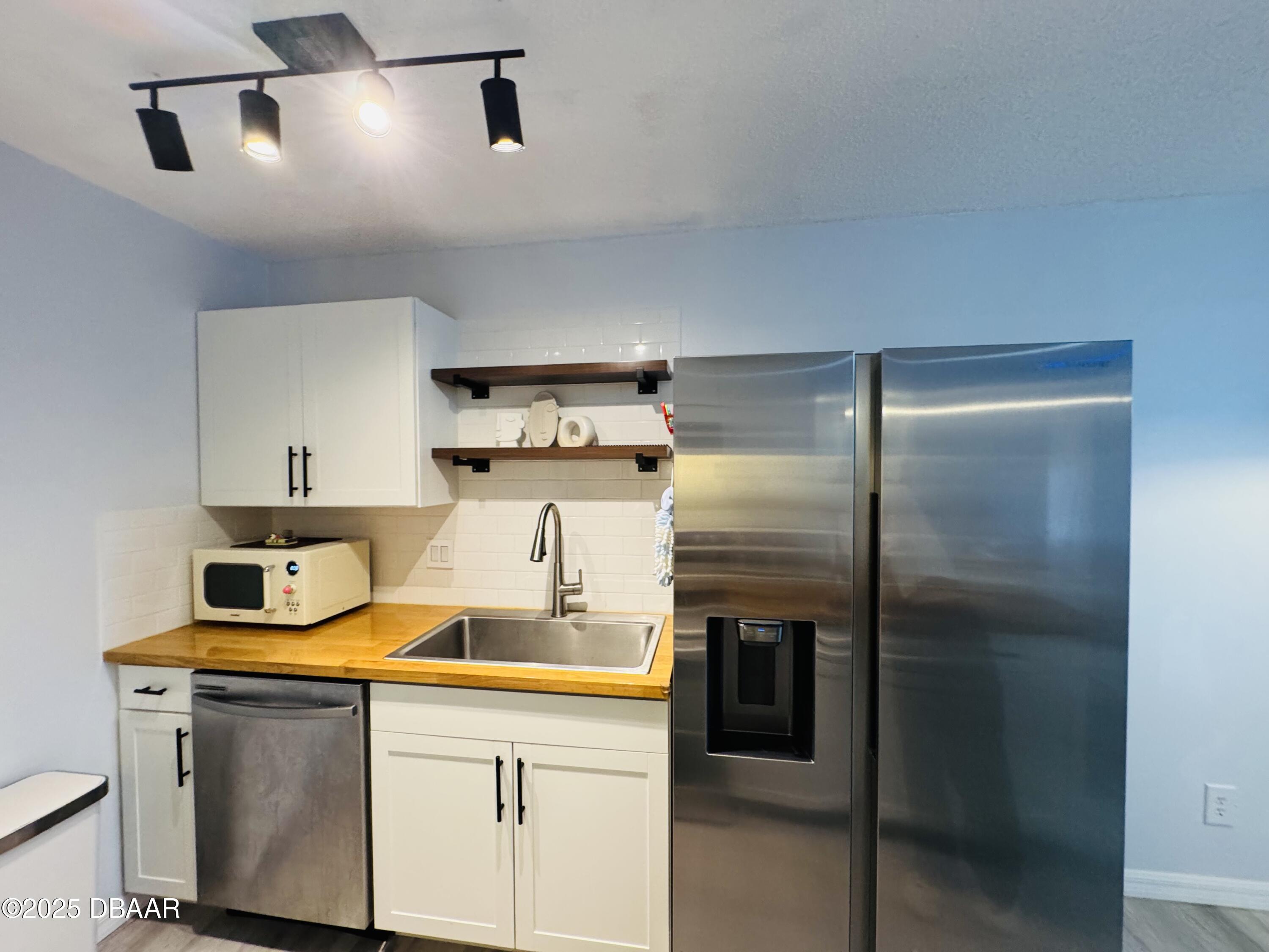 1600 Big Tree Road, Unit S6 Daytona Beach, FL 32119 - Photo 5 of 15 Kitchen