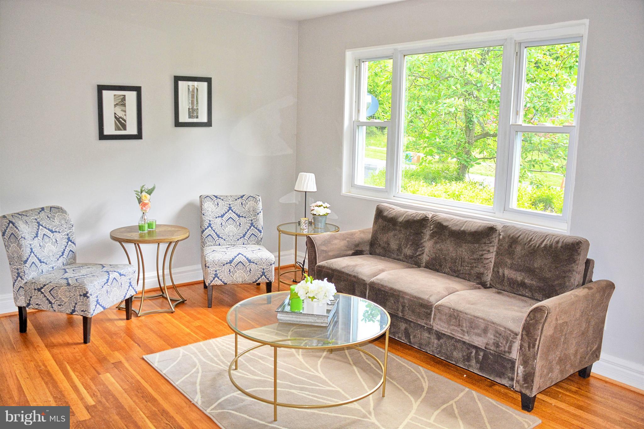 4414 Hallet Street Rockville, MD 20853 - Photo 4 of 20 Living Room