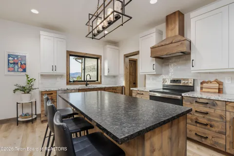 $1,099,000 | 7152 Lupine Lane, Victor, ID 83455