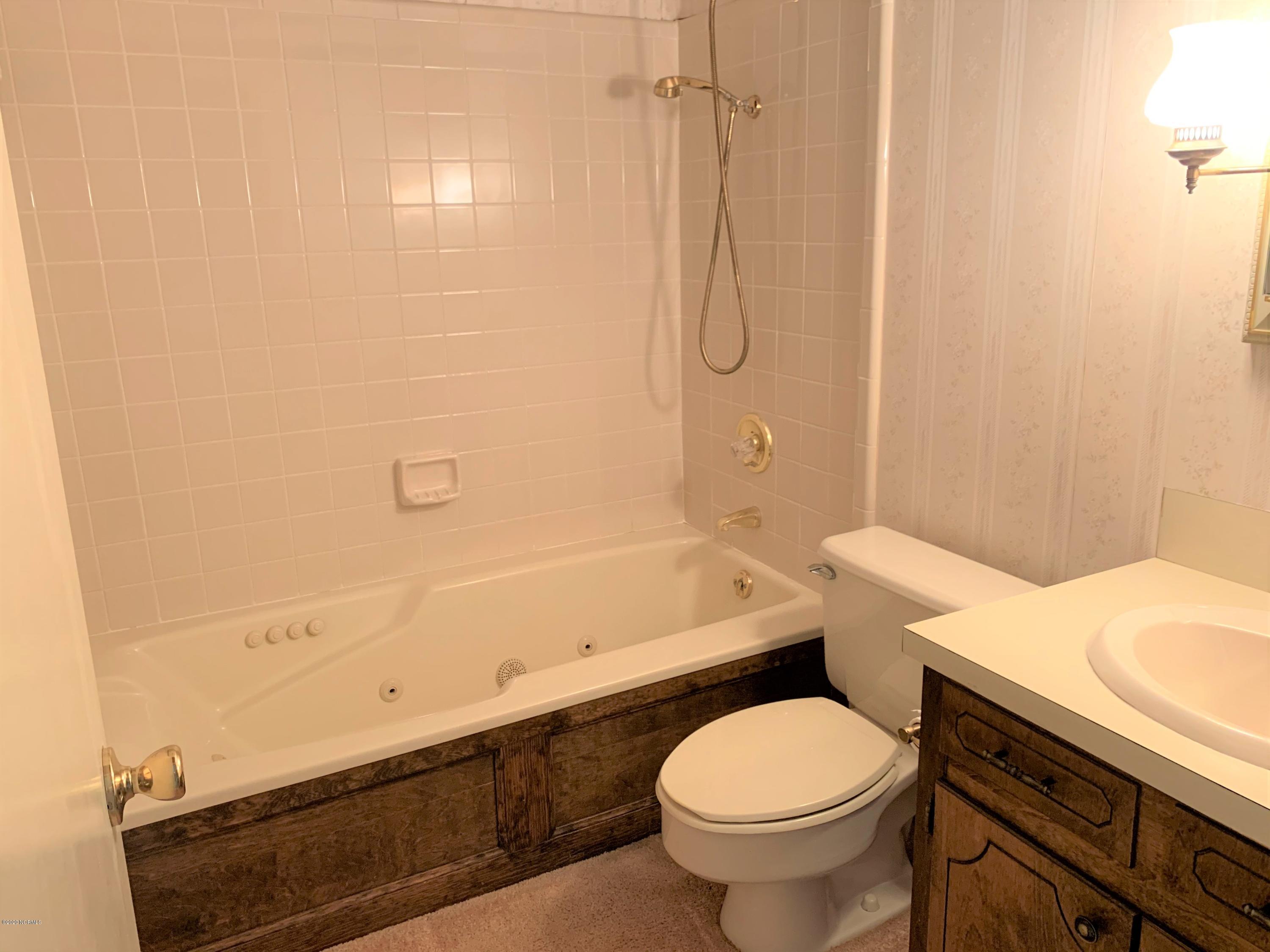 121 Academy Heights Road Kinston, NC 28504 - Photo 13 of 28 Full Bath in IN Law Qtrs