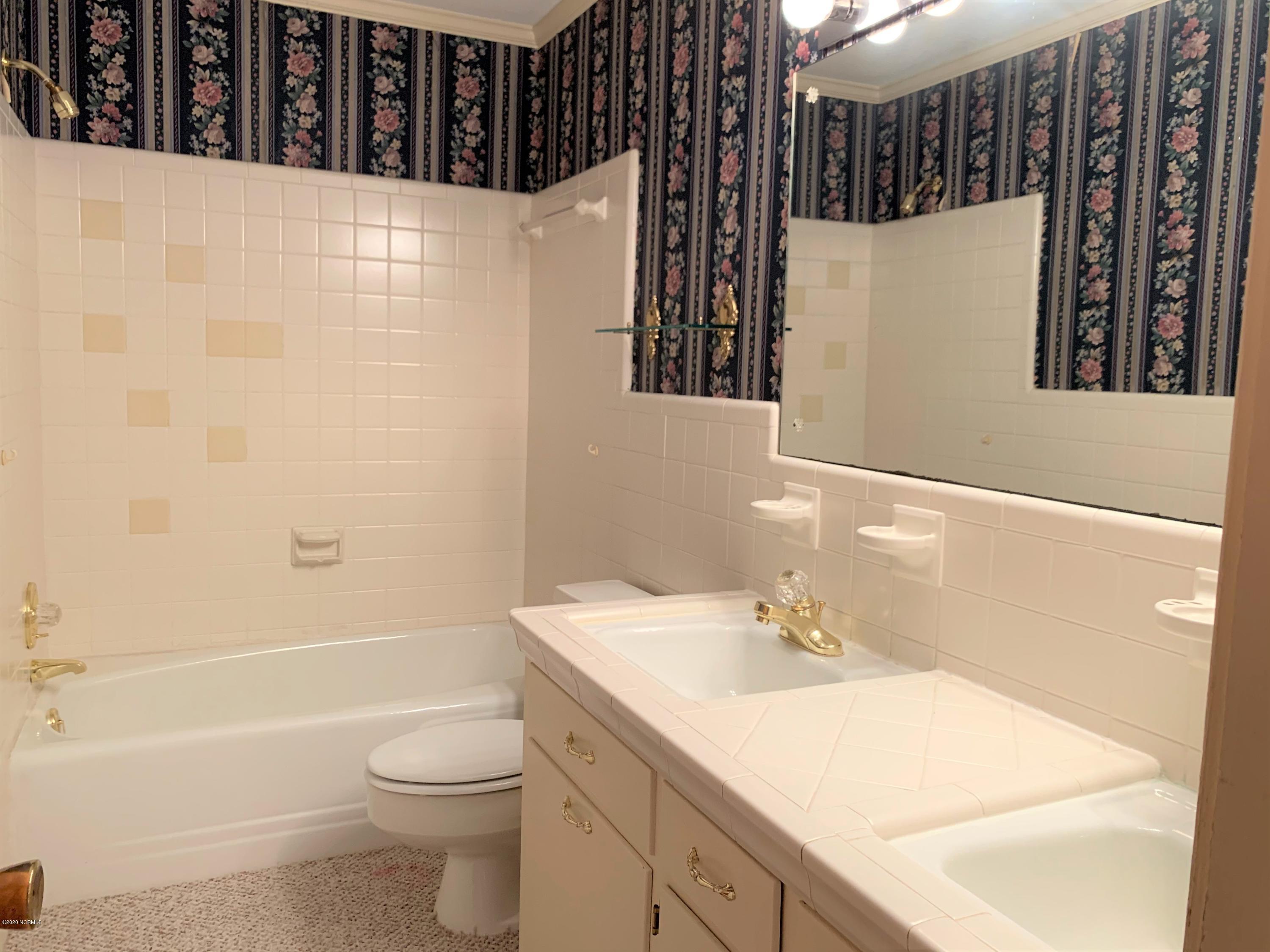 121 Academy Heights Road Kinston, NC 28504 - Photo 15 of 28 Hall Bath