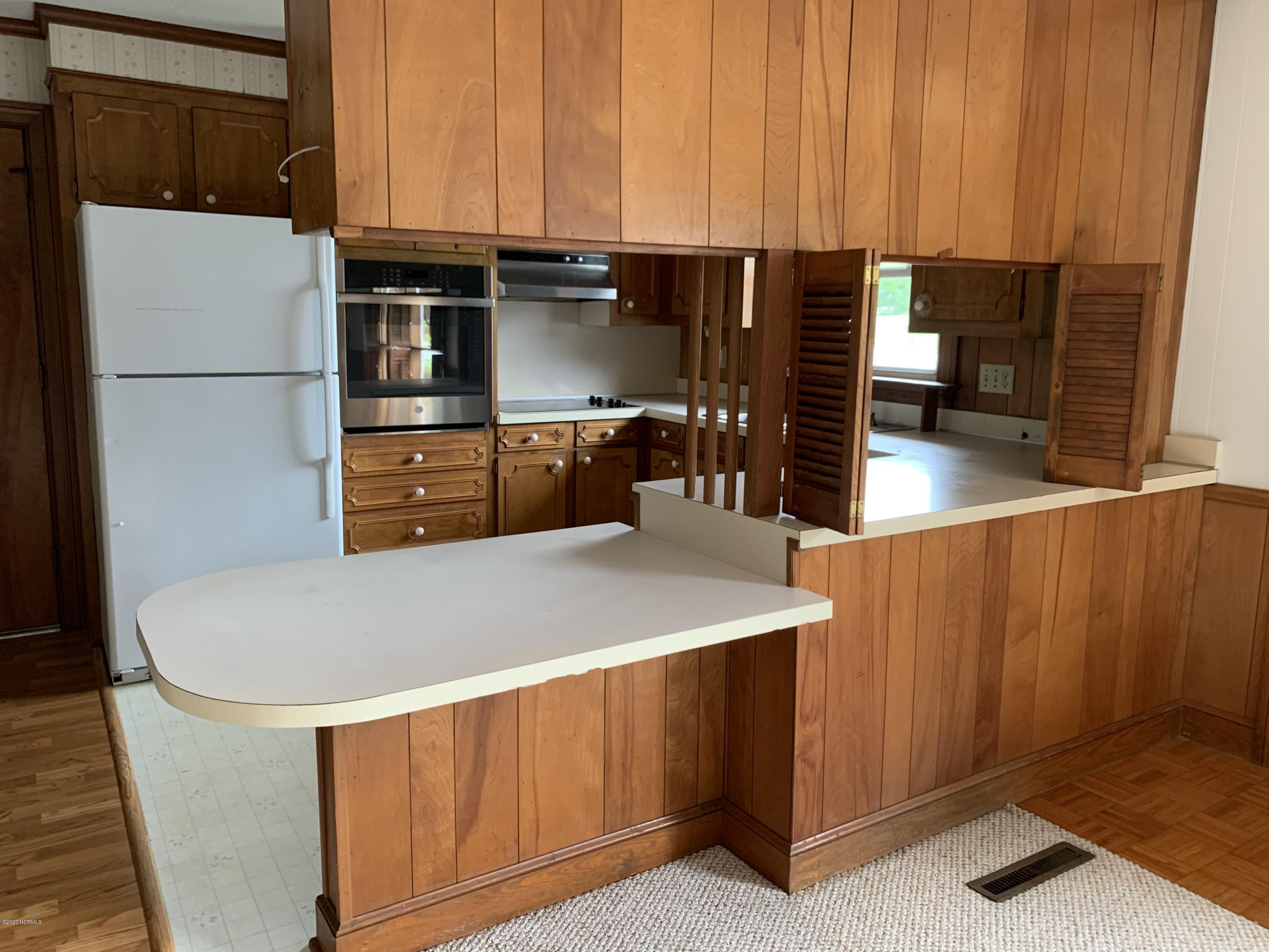 121 Academy Heights Road Kinston, NC 28504 - Photo 4 of 28 Kitchen