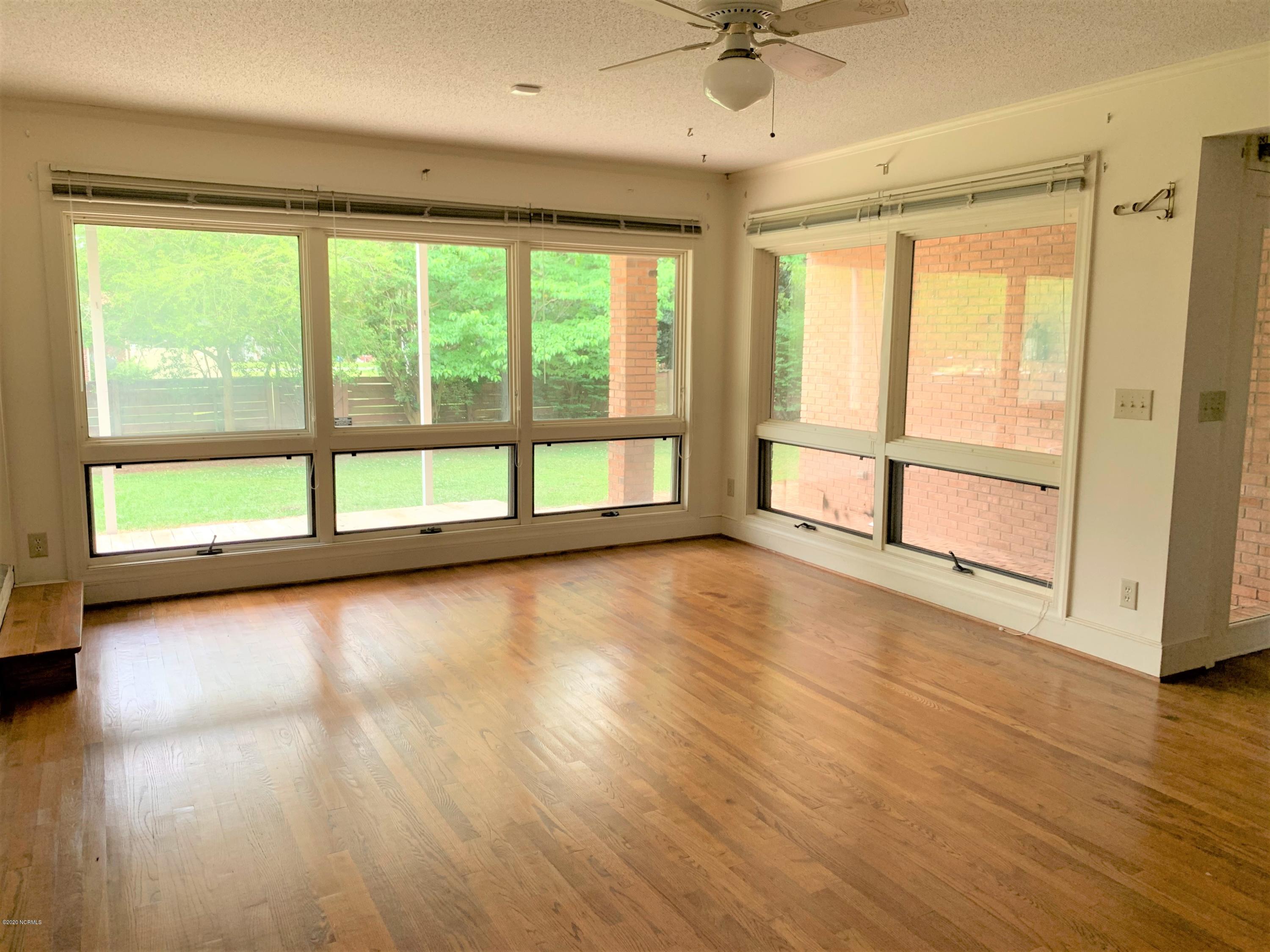121 Academy Heights Road Kinston, NC 28504 - Photo 9 of 28 Sunroom