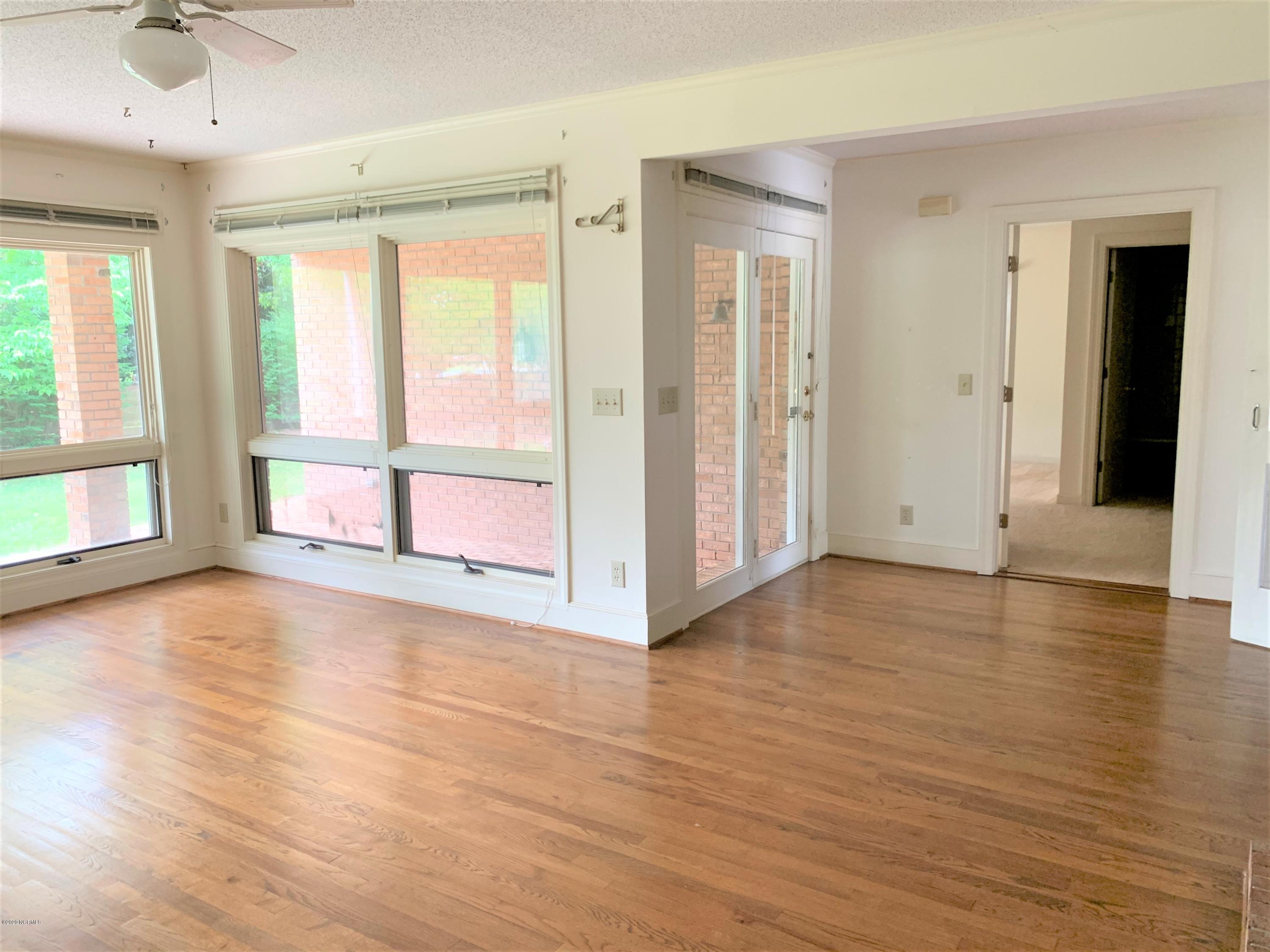 121 Academy Heights Road Kinston, NC 28504 - Photo 10 of 28 Sunroom