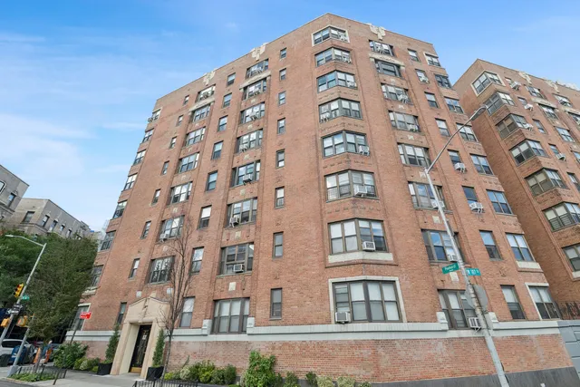 $920,000 | 255 Cabrini Boulevard, Unit 3C | Hudson Heights