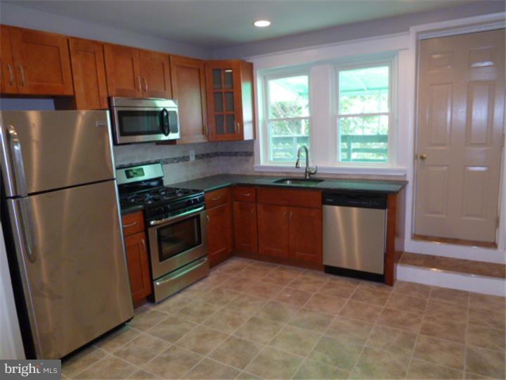 7468 Sommers Road Philadelphia, PA 19138 - Photo 12 of 25 Gallery Image 12
