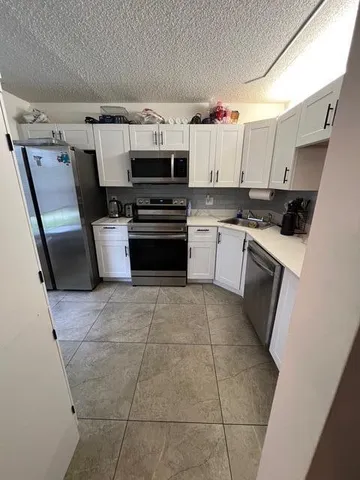 $2,450 | 3701 Savoy Lane, Unit E, West Palm Beach, FL 33417