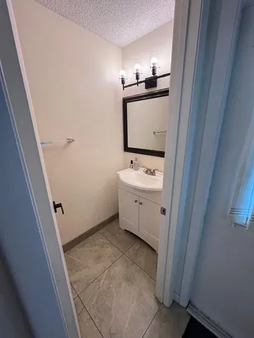 $2,450 | 3701 Savoy Lane, Unit E, West Palm Beach, FL 33417