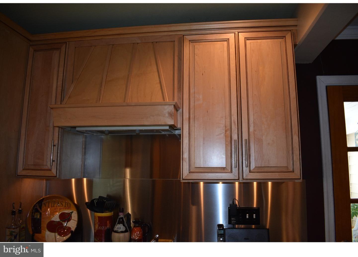 63 Russett Lane Levittown, PA 19055 - Photo 4 of 12 Kitchen