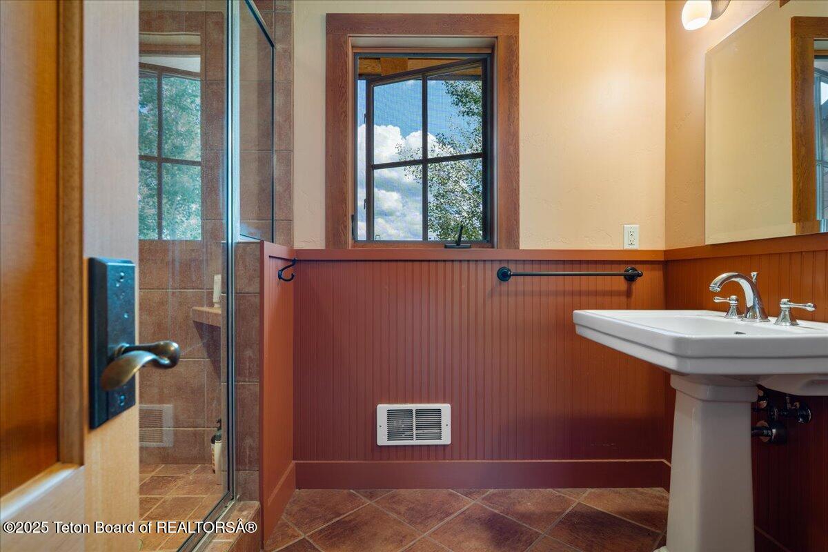 5248 South 4500 West Victor, ID 83455 - Photo 45 of 97 Guest Bathroom- South Wing