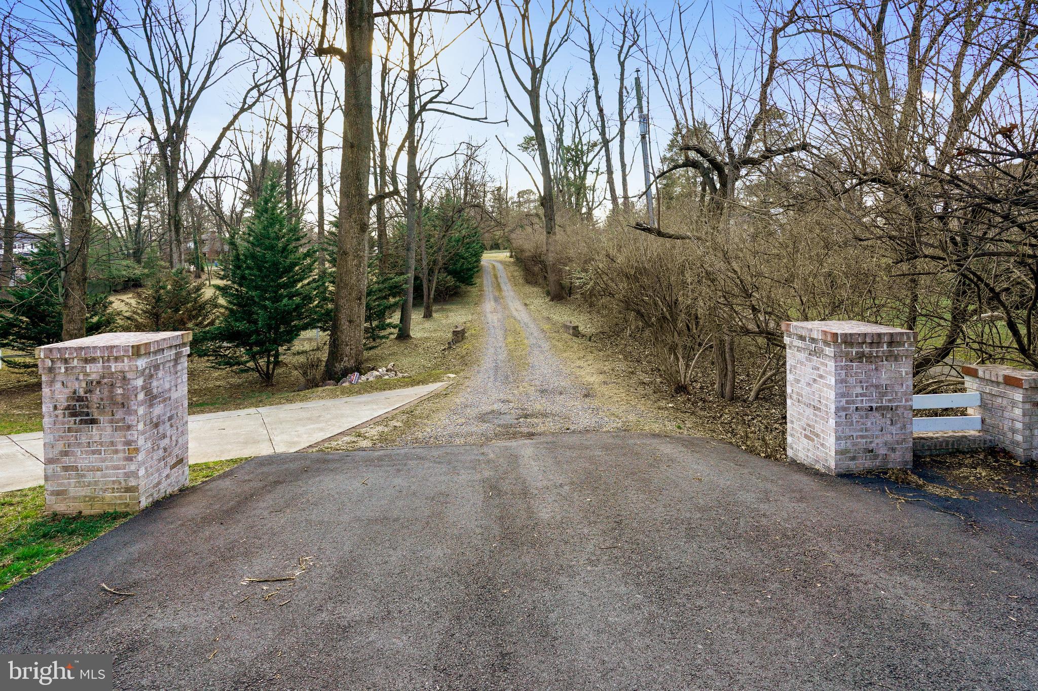 9946 Vale Road Vienna, VA 22181 - Photo 3 of 26