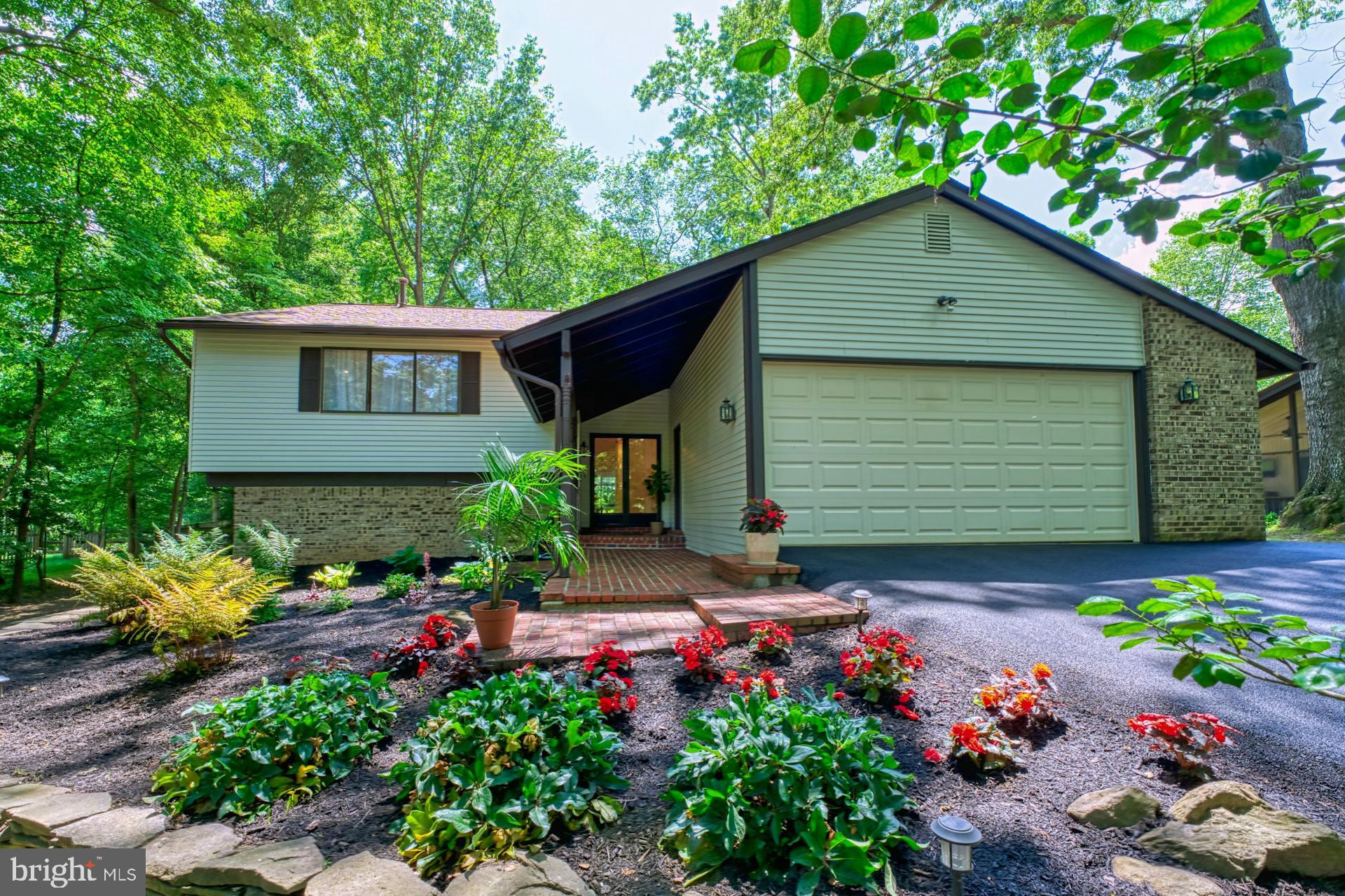 11247 Handlebar Road Reston, VA 20191 - Photo 5 of 39 A split level home