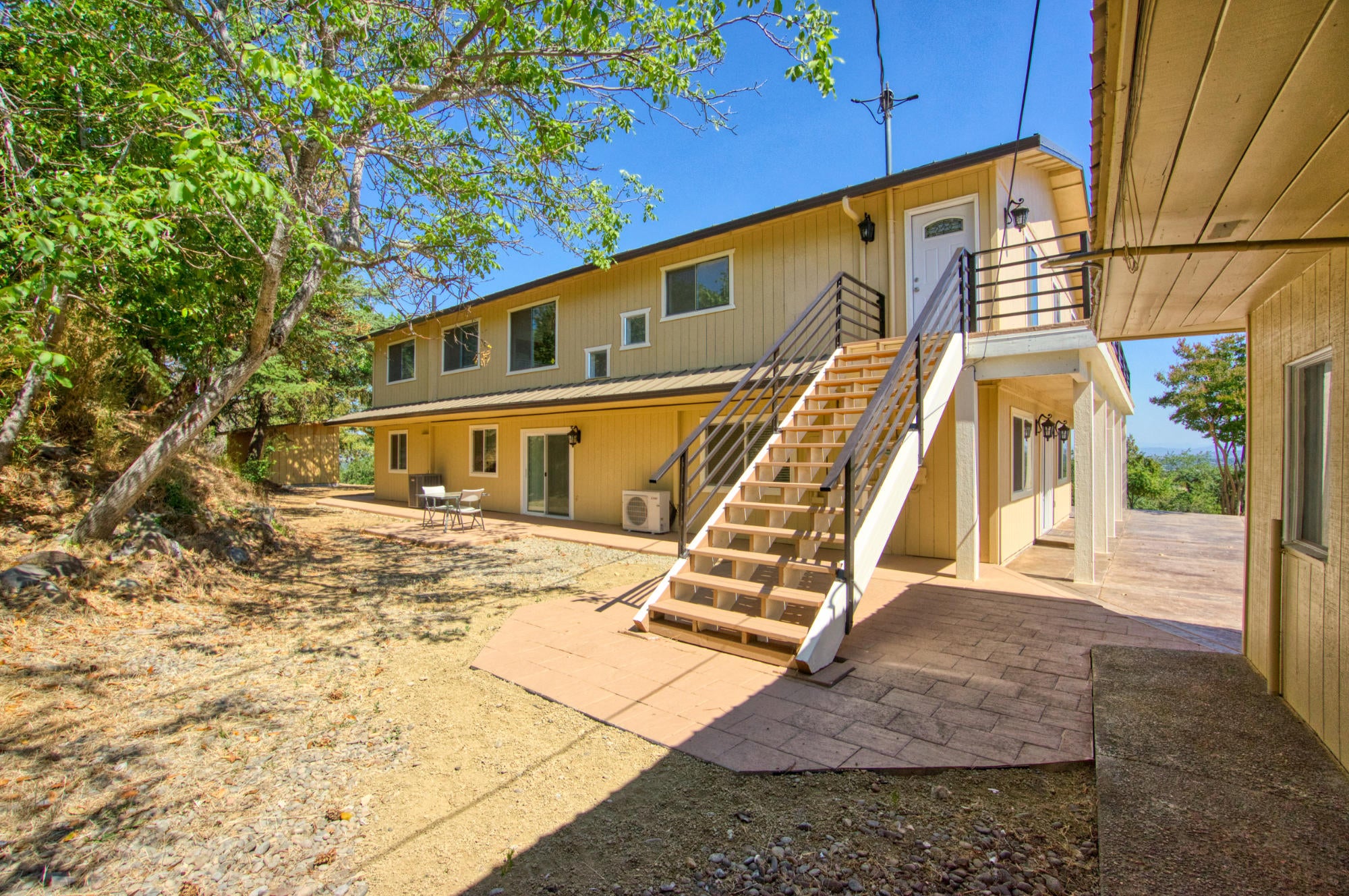 665-667 South Stage Road Medford, OR 97501 - Photo 24 of 70 667-S-Stage-Road-Medford-Guest-Entry-1