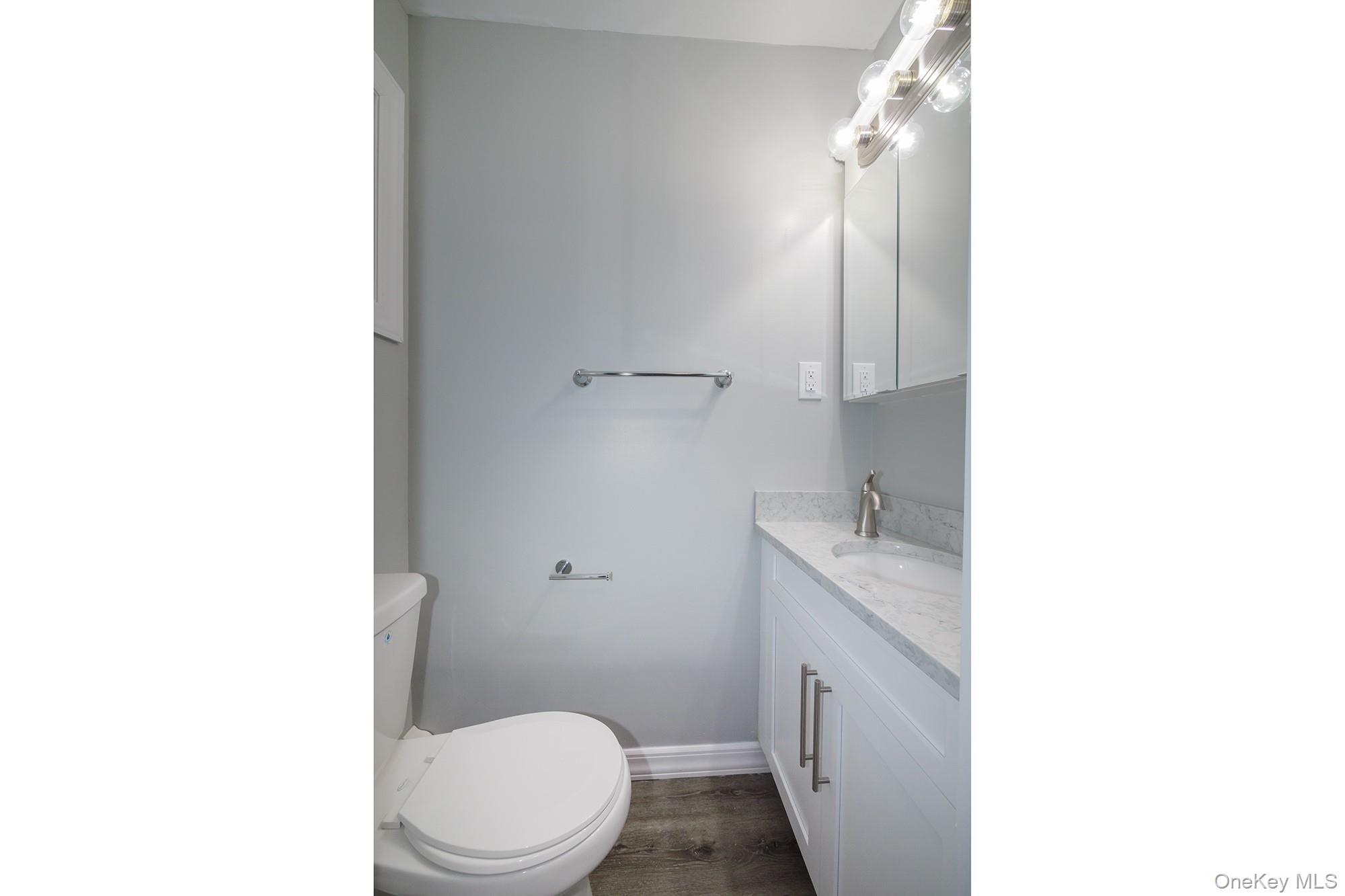 5 Merman Place, Unit 5 Babylon, NY 11702 - Photo 8 of 11 Gallery Image 8