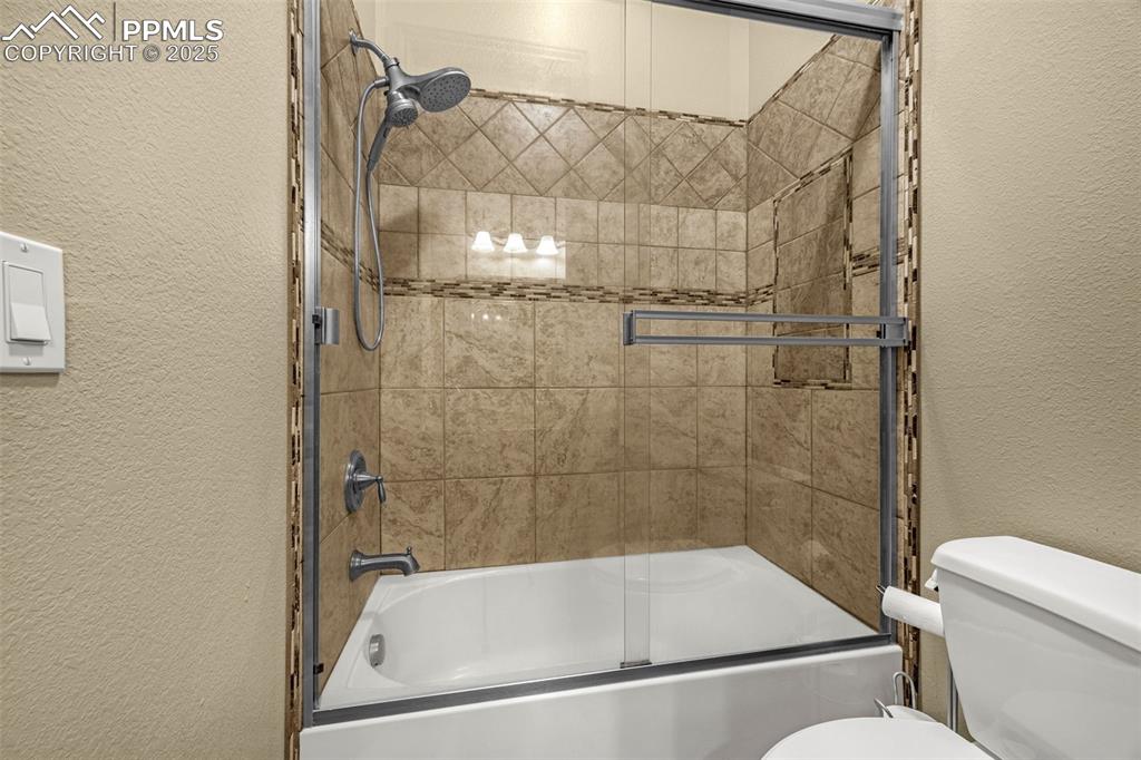 11784 Spruce Mountain Road Larkspur, CO 80118 - Photo 30 of 49 a bathroom with a bathtub and a toilet