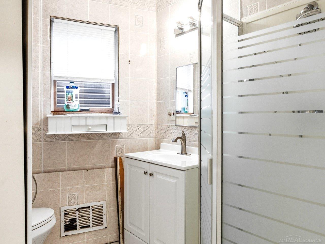 6143 Pointe Tremble Road Algonac, MI 48001 - Photo 22 of 47 50207601-277c0d6a-fa19-4a99-930e-b3376da0d5da.JPG
