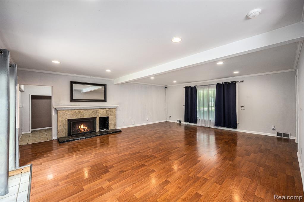 20740 Marter Road Grosse Pointe Woods, MI 48236 - Photo 11 of 37