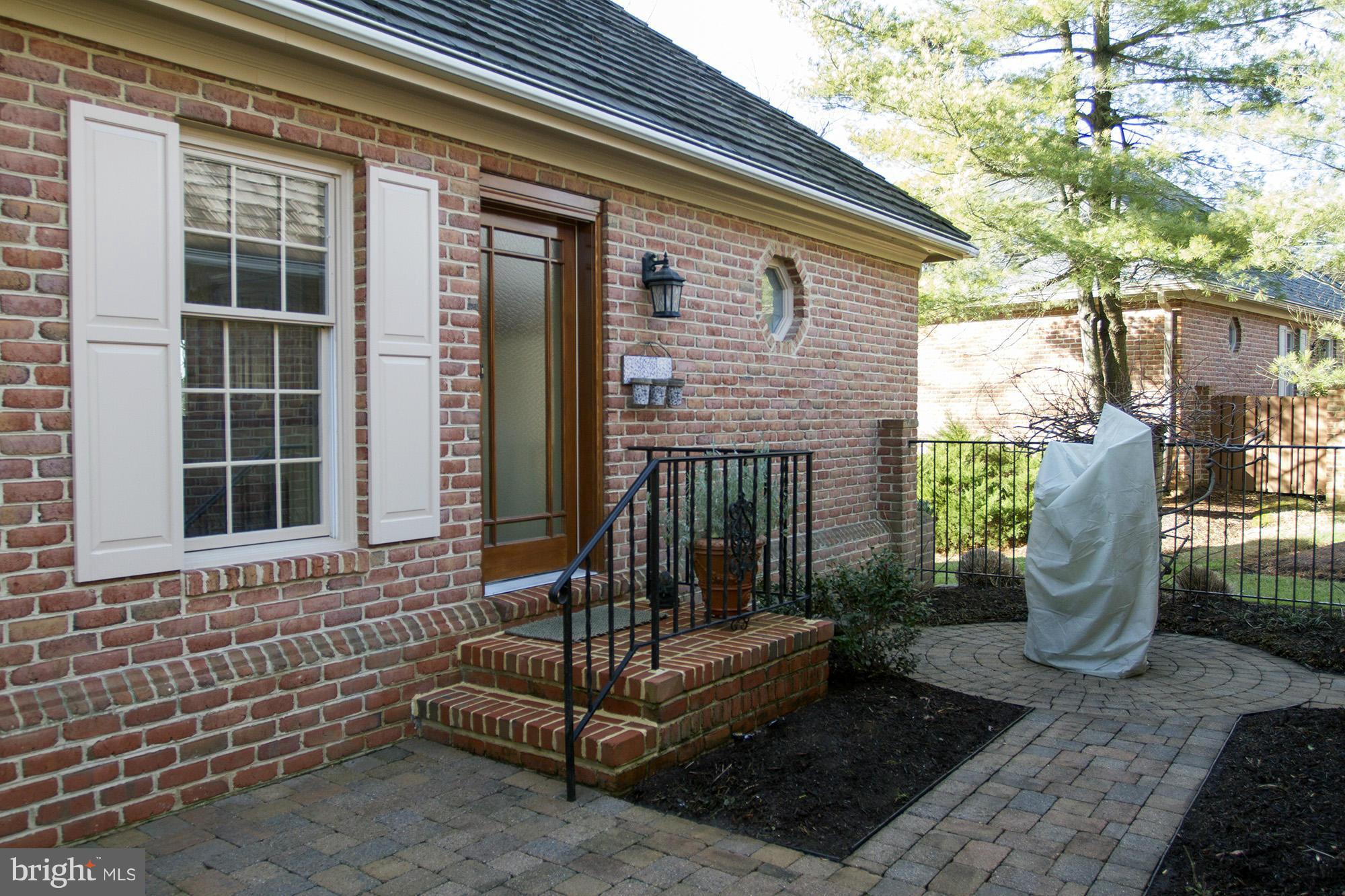 1010 South River Landing Road, Unit 1010 Edgewater, MD 21037 - Photo 21 of 24 Court yard to front door