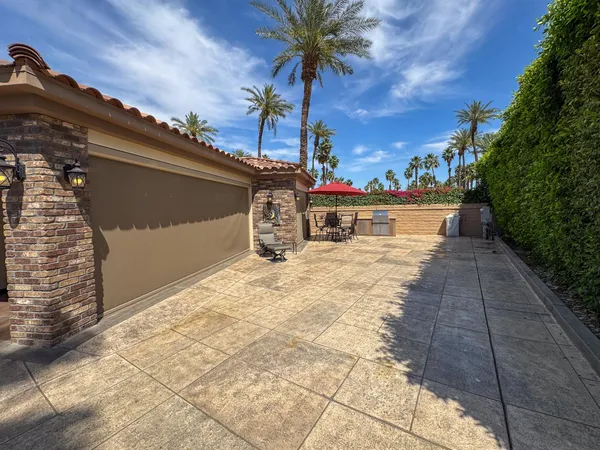 a view of a terrace with sky view