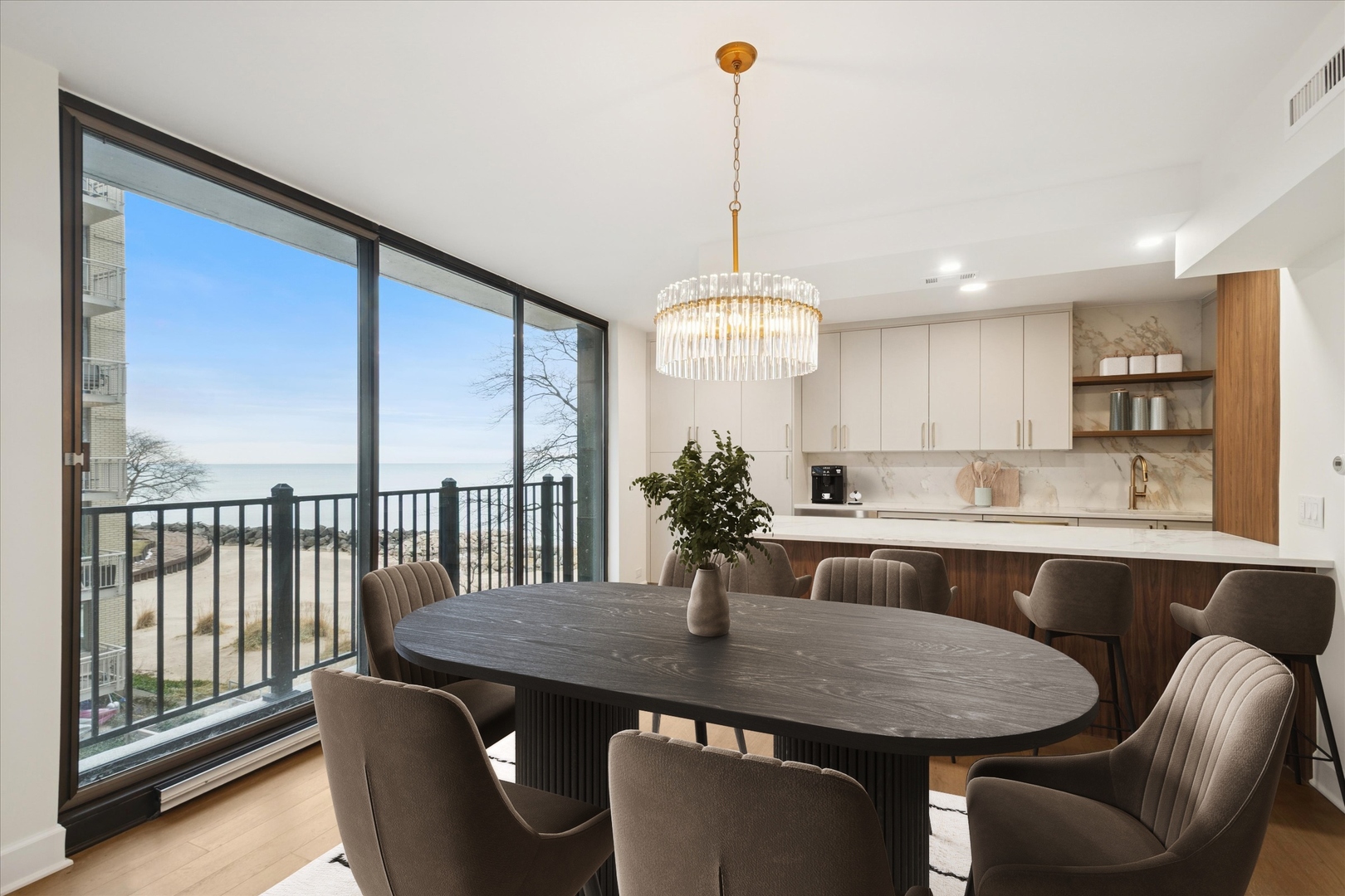 1420 Sheridan Road, Unit 3I Wilmette, IL 60091 - Photo 2 of 16