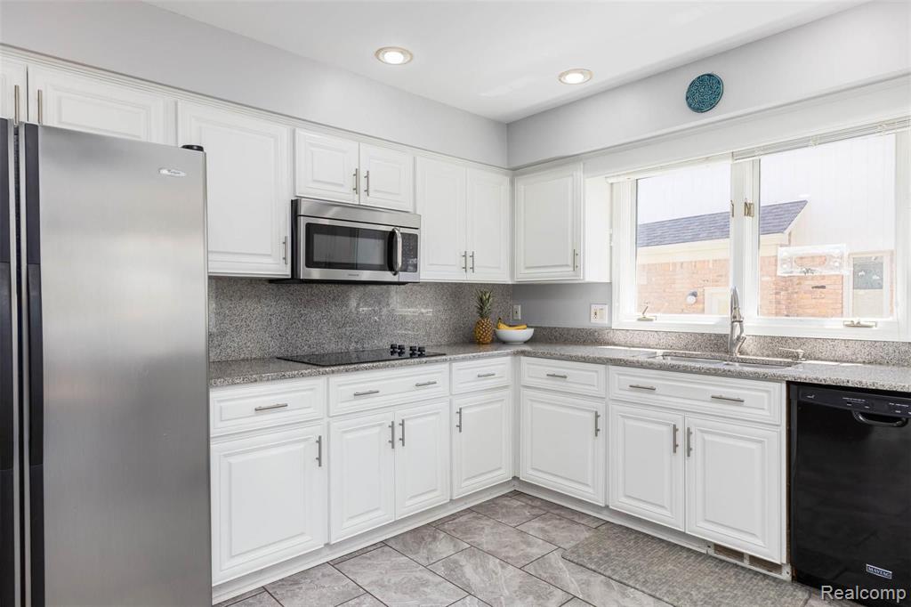 1359 Kingspath Drive Rochester Hills, MI 48306 - Photo 14 of 60