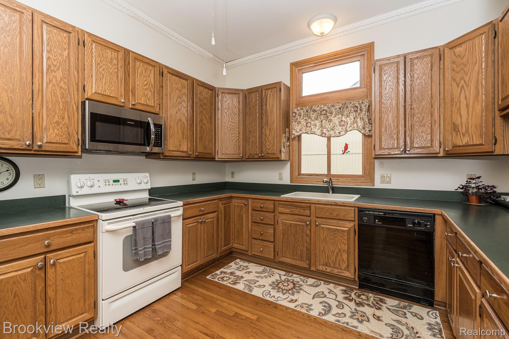 2255 Crystal Drive Rochester, MI 48309 - Photo 6 of 29 2255 Crystal MLS-W001.jpg