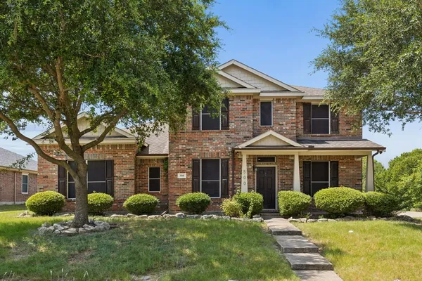 $349,900 | 500 Golden Bell Drive, Glenn Heights, TX 75154