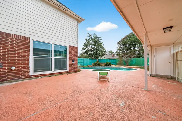 a view of a house with backyard and porch