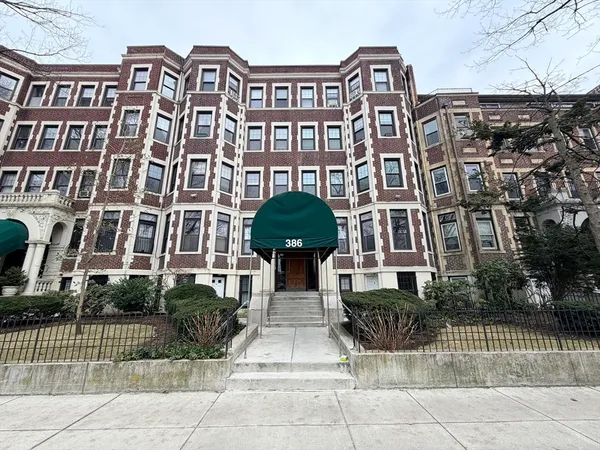 $4,500 | 386 Riverway, Unit 4, Boston, MA 02115