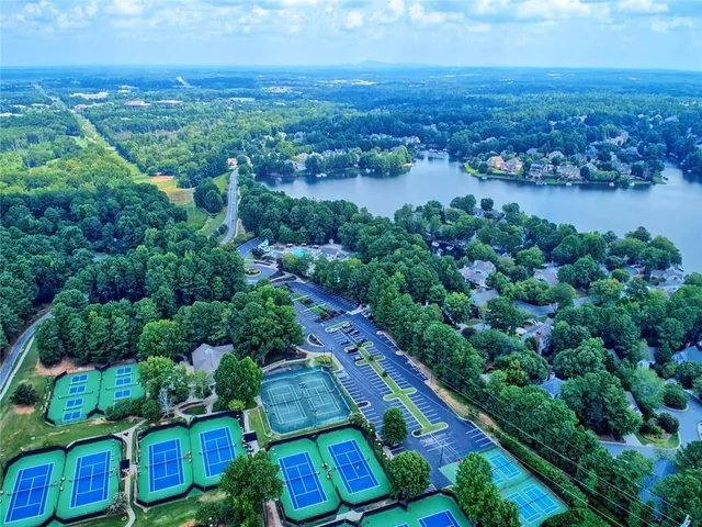 $848,000 | 1605 Spinnaker Drive, Alpharetta, GA 30005