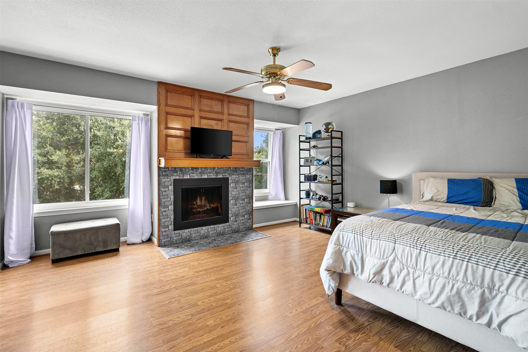 1500 Sandy Springs Road, Unit 22 Houston, TX 77042 - Photo 22 of 31 Second floor bedroom with a fireplace!