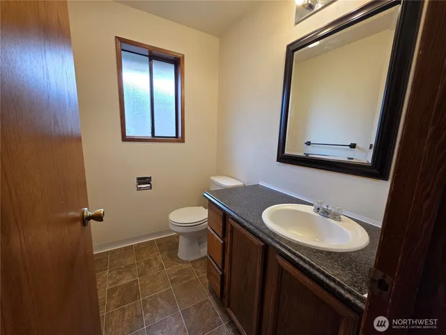 $2,050 | 2121 Chestnut Street, Unit B, Everett, WA 98201