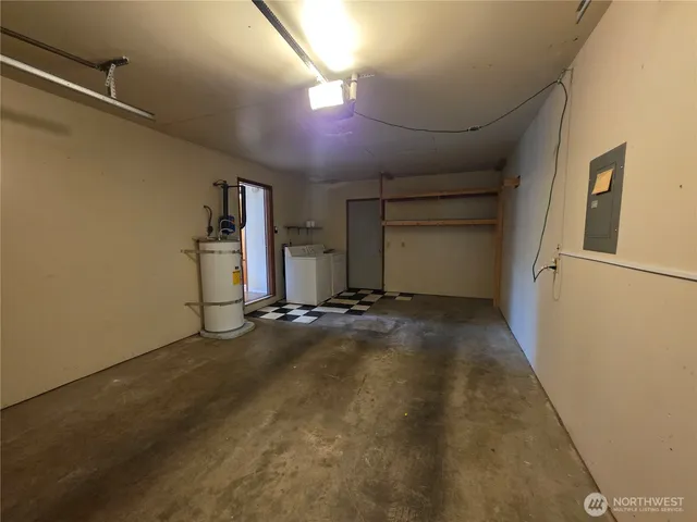 $2,050 | 2121 Chestnut Street, Unit B, Everett, WA 98201