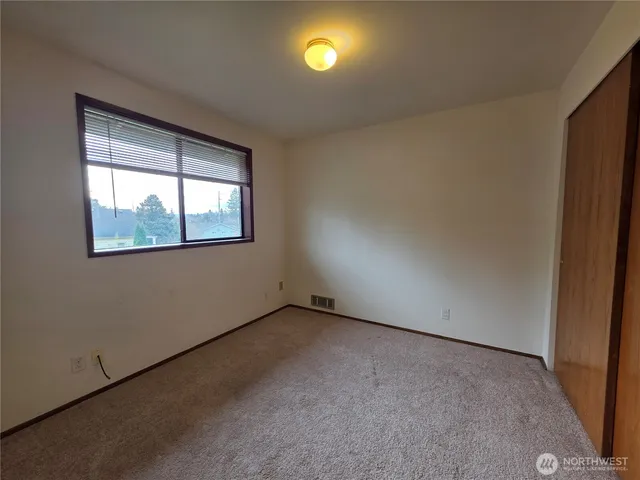 $2,050 | 2121 Chestnut Street, Unit B, Everett, WA 98201