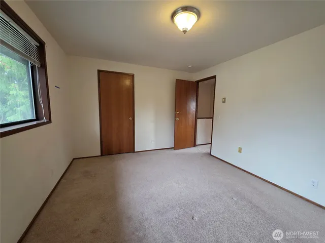 $2,050 | 2121 Chestnut Street, Unit B, Everett, WA 98201