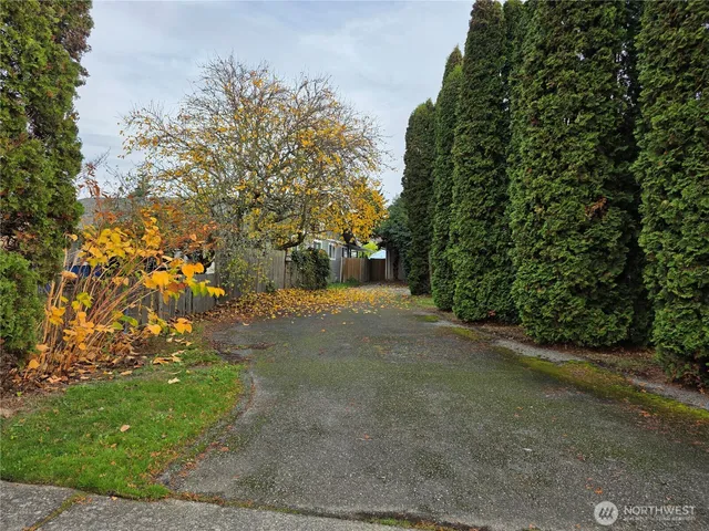 $2,050 | 2121 Chestnut Street, Unit B, Everett, WA 98201