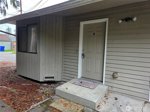 $2,050 | 2121 Chestnut Street, Unit B, Everett, WA 98201