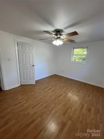 a view of empty room with window
