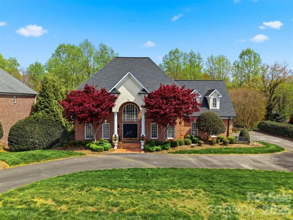 $849,900 | 3704 8th St Place Northwest, Hickory, NC 28601