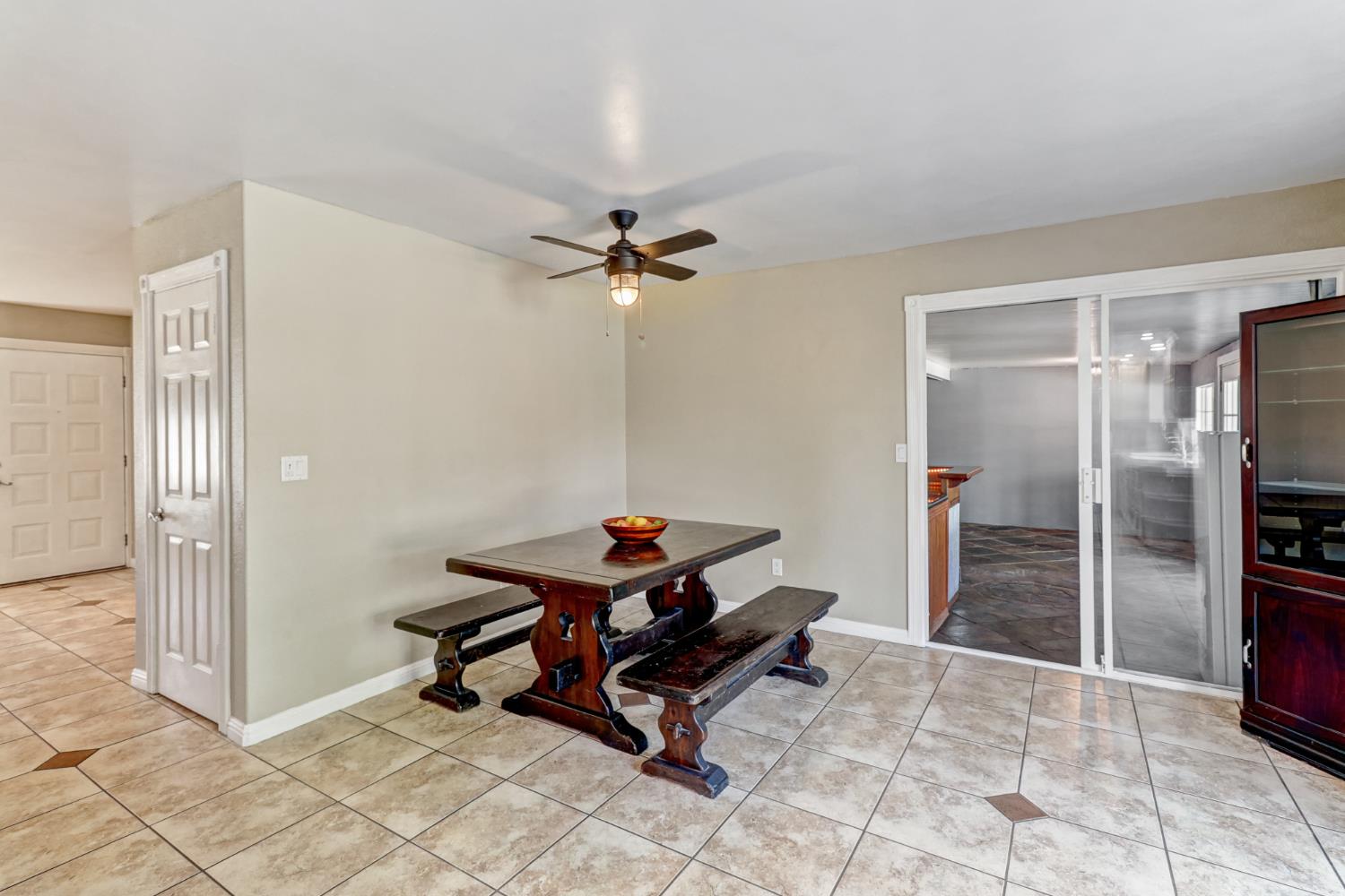 6511 Mossview Way Citrus Heights, CA 95621 - Photo 8 of 48