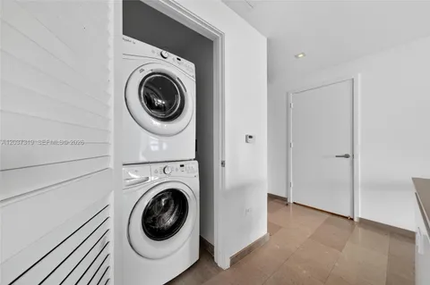 $659,999 | 68 Southeast 6th Street, Unit 3506, Miami, FL 33131