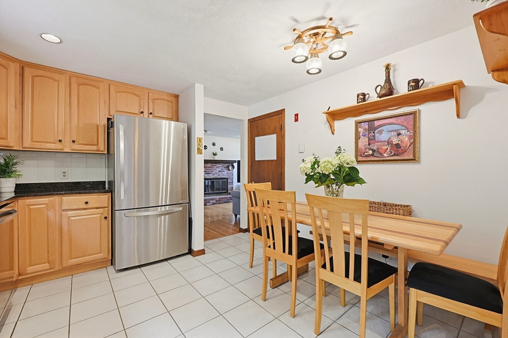 218 Hampton Road Sharon, MA 02067 - Photo 9 of 18