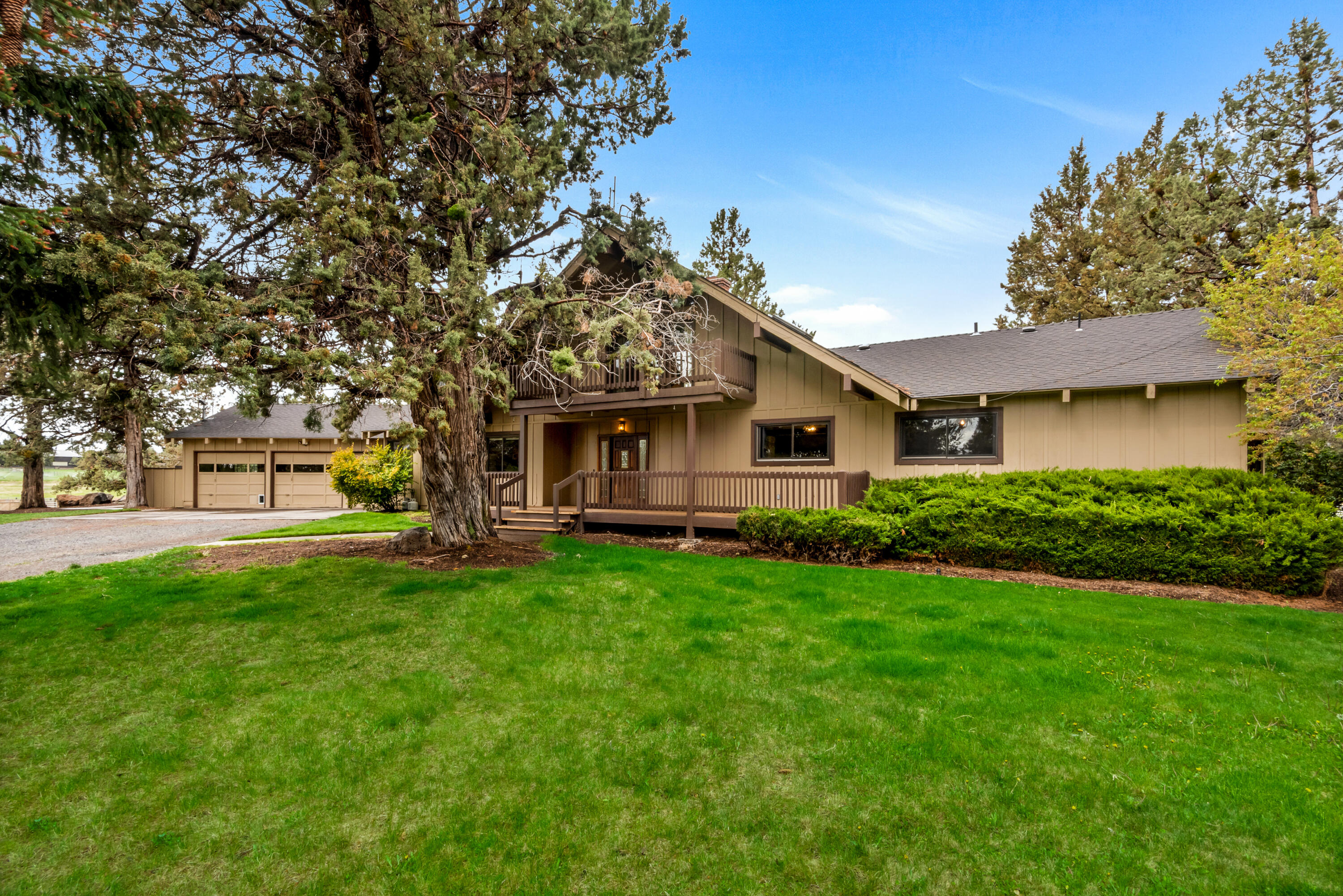 18455 Couch Market Road Bend, OR 97703 - Photo 3 of 45 3