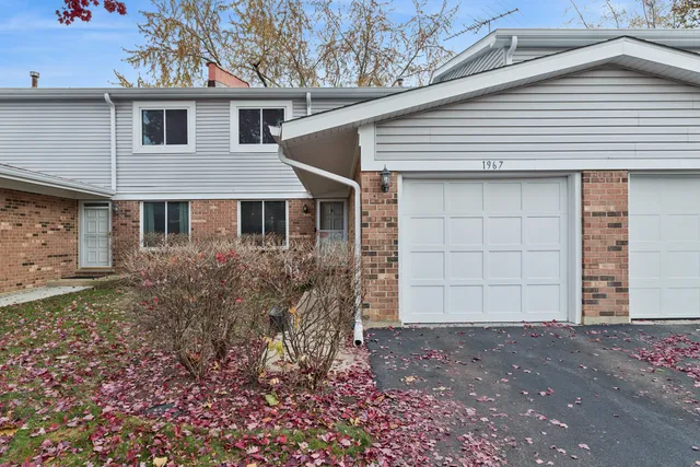 $338,000 | 1967 North Jamestown Drive, Palatine, IL 60074
